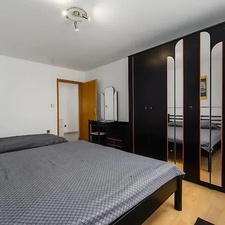 Lili 4 Apartament Umag