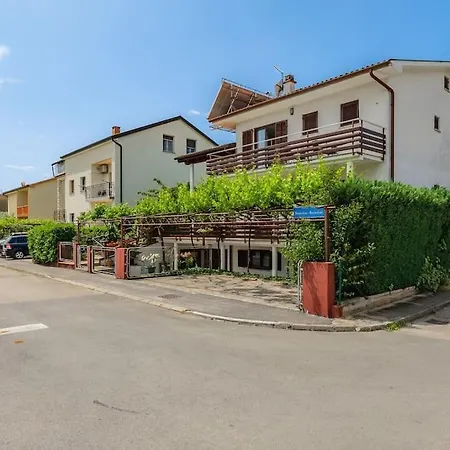 Apartment Lili 4 *